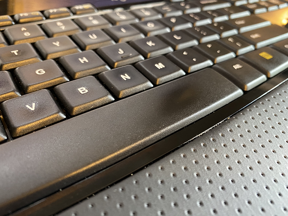 Wear - Surface Texture on a computer keyboard space bar- Digital Metrology