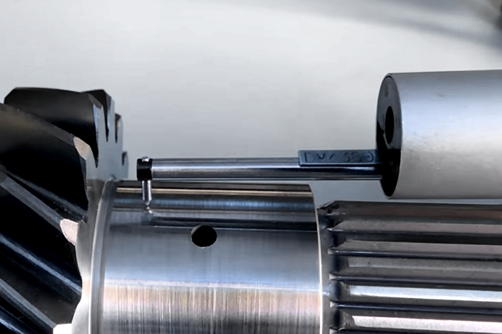 surface roughness measurement, askidless stylus measuring a production shaft journal